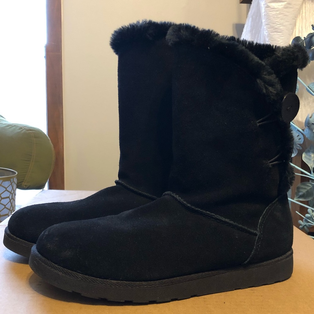 "SO" faux fur lined black suede button boots, sz 9